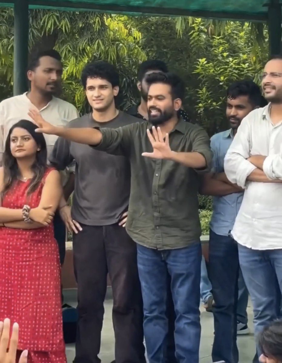 BefittingFacts's tweet photo. CJP was planning a Jantar Mantar 2.0, and then this happened:

Journalist: “Today, the Punjab High Court confirmed the paper leak.”

Dipke: “We are here to talk about our next move.”

Journalist: “But thousands of students have been affected in Punjab.”

Dipke: “We will have to study the matter before making any comment.”

Journalist: “This is a High Court order.”

Dipke: “I will comment after reading the High Court order.”

As soon as the question is about their masters, they forget all about the movement.
