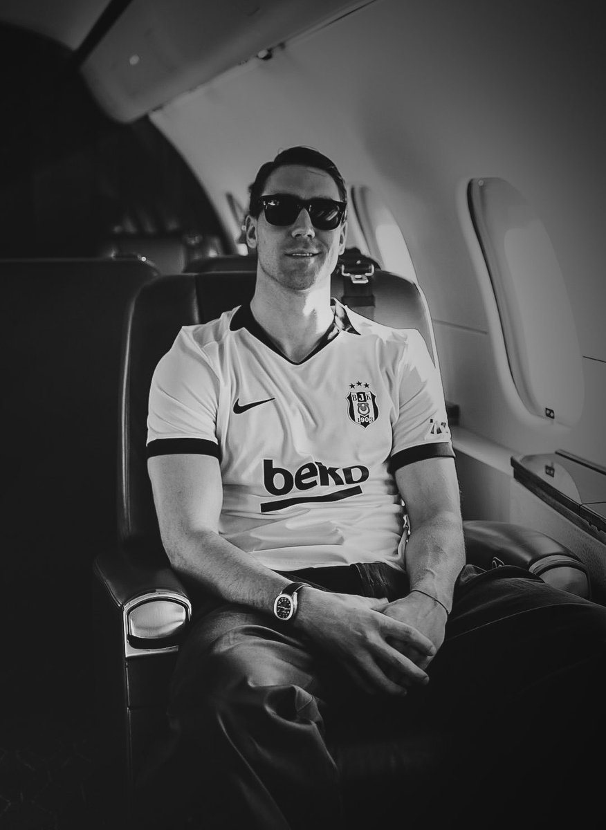 ForzaSenBenYok's tweet photo. Bu Tweetin Altına BEŞİKTAŞ Yazan Herkesi Takibe Alalım Lütfen... 🦅 https://t.co/Qsdto1Znp1