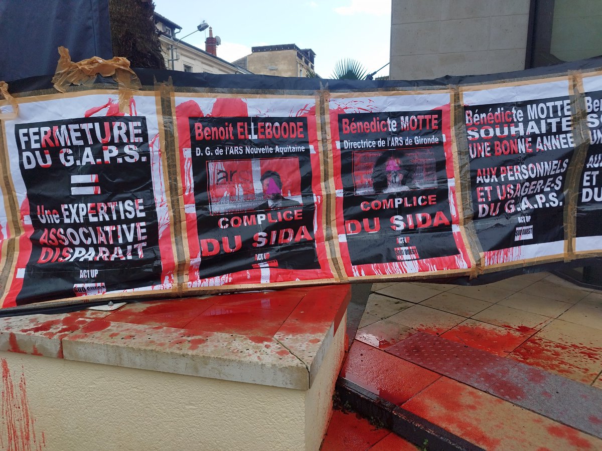 ACapraDiMonti's tweet photo. @Katm334 @calvinazzop @libourneenlive @saccageBordeaux @Babarette33 @Hurmicmatuer @Medelguer @MyLittleCosplay @Six_RRoses @Stefdebx @Vino_Griego @PierreHurmic ⬆️ Quand il m'a vu il s'est barré avant la fin. Et heureusement... J'aurais eu deux mots à lui dire sur son financement à 6000€ de l'association nommée "Bordeaux ville sans sida" Au lieu du slogan officiel "Fast Track Cities" de l'#Onusida. Un nom à lecture sérophobe.🤮 #Hurmic. https://t.co/ptDeHZ5Kpu