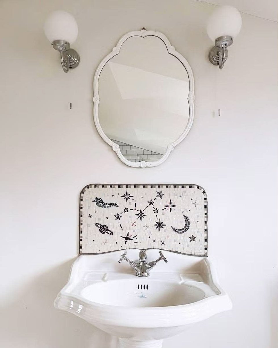 pamvonhadder's tweet photo. these bathroom tiles >>>>>>> https://t.co/2p6tbInONZ