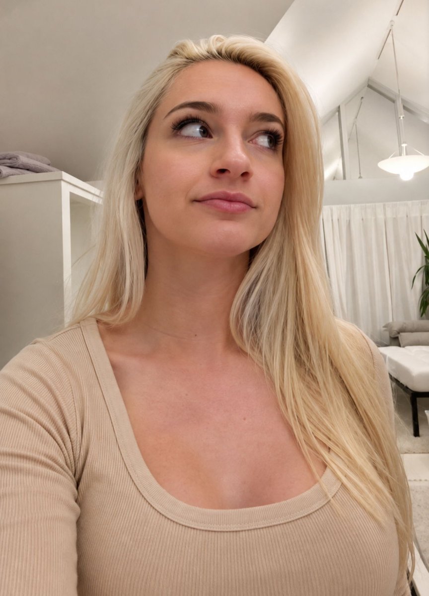 ItsMandyyxo's tweet photo. I know your type. You love pretty blondes telling you what to do. https://t.co/gnx4ahmaY6