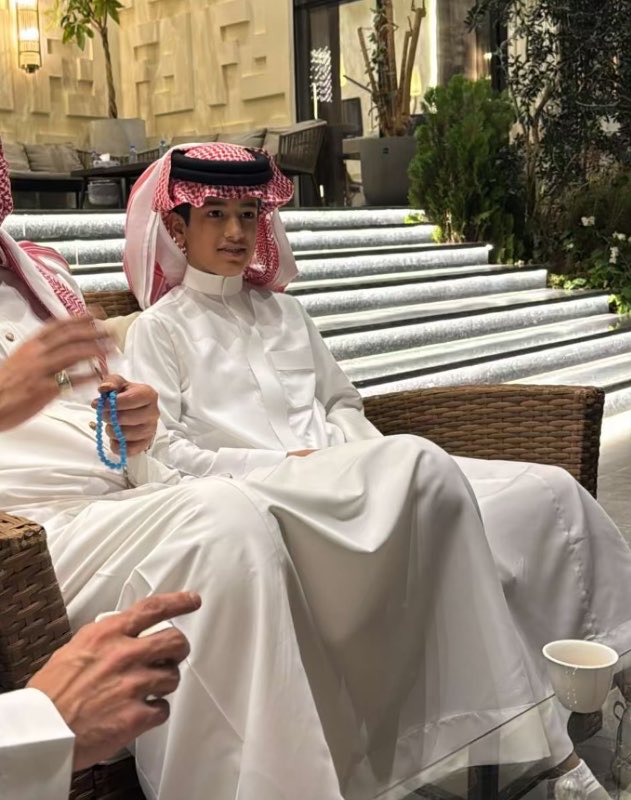 smooy9_'s tweet photo. مكانه الطبيعي 
بين الشيوخ ورجال الأعمال ابو قزيع❤️‍🩹
#احمد_قزيع_السهلي https://t.co/dGnQDAE3Wc