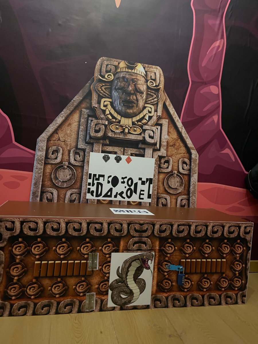 Mrgh09's tweet photo. Just escaped a zero-gravity themed escape room! Solved the anti-gravity puzzle in 45 mins—no more floating key chaos! https://t.co/gIuD8adkvA