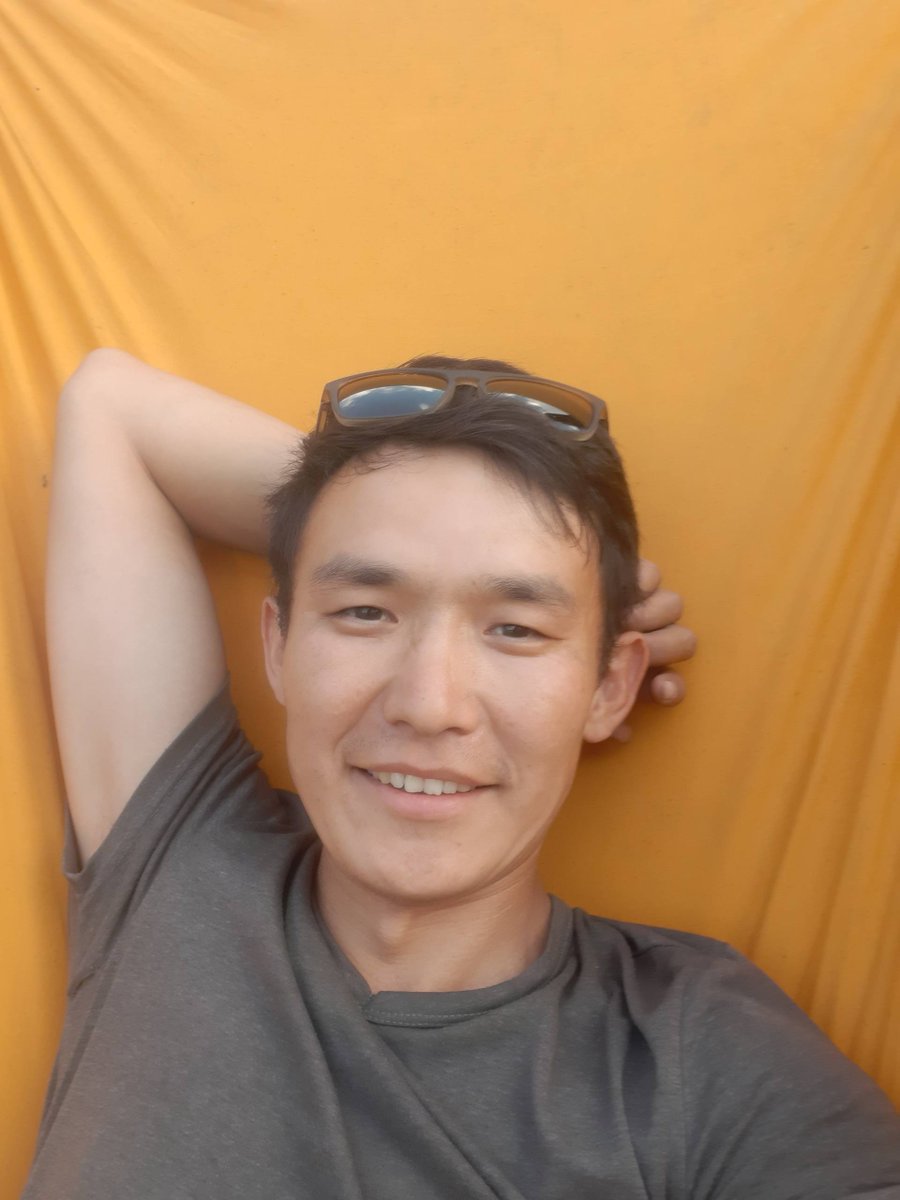 lu_b_san's tweet photo. Enjoying the last days of summer  

Me looking at Une 
Une looking at anything but me 
Classic https://t.co/LF8vO8qfjR