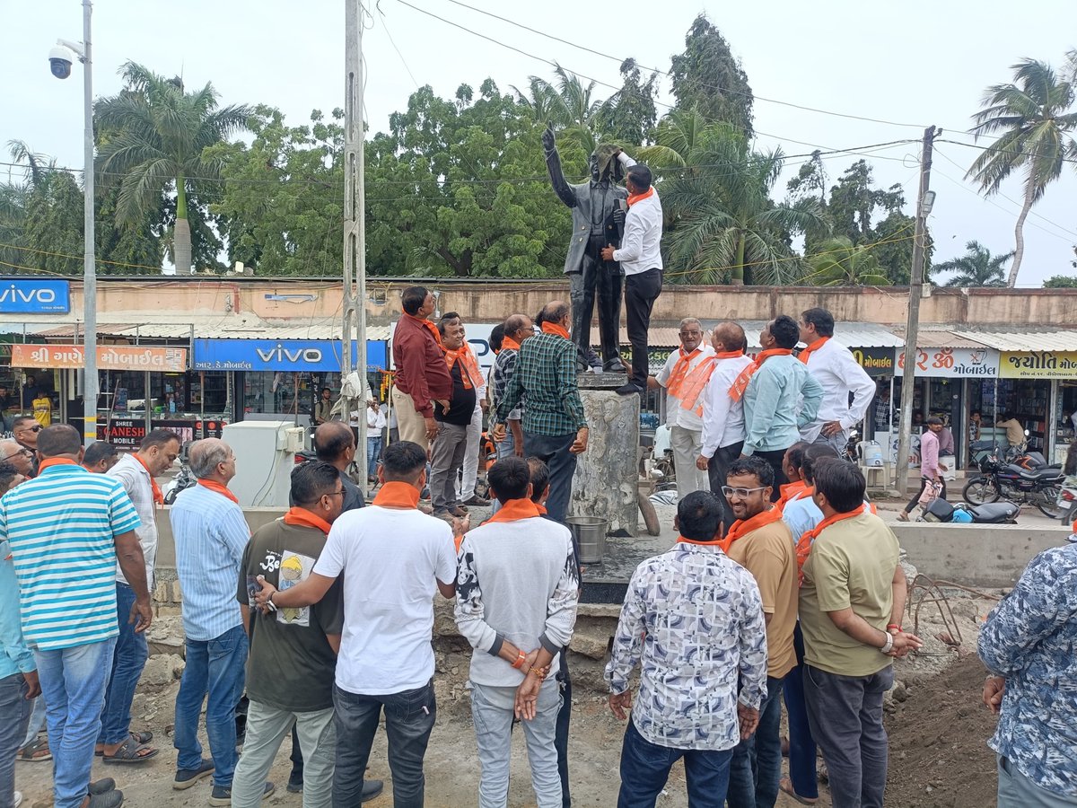 KCRathodUna's tweet photo. ઉનામાં ભાજપ દ્વારા ૧૫મી ઓગસ્ટની પૂર્વ સંધ્યાએ મહાનુભાવોની પ્રતિમાઓની સાફ-સફાઈ કરી અને ફુલહાર કર્યા હતા...

આજરોજ ઉના ભાજપ દ્વારા ૧૫મી ઓગસ્ટની પૂર્વ સંધ્યાએ વિવિધ મહાનુભાવોની પ્રતિમાઓની સાફ-સફાઈ કરી ફુલહાર કરવામાં આવ્યા હતા. (1/1) https://t.co/rc1ye8ZX9q