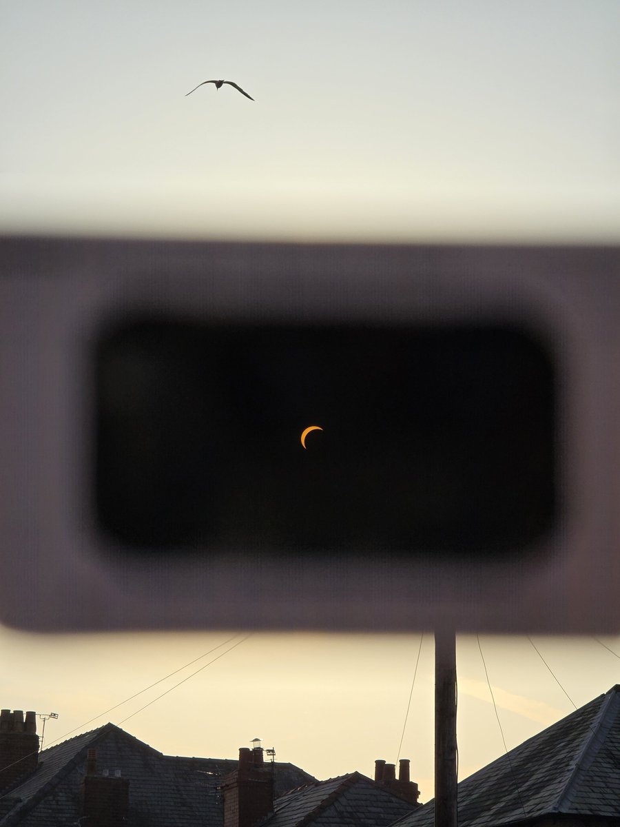 Hannahbeliever's tweet photo. Just got the most amazing photo in Blackpool 
#eclipse https://t.co/etOD1opjU3