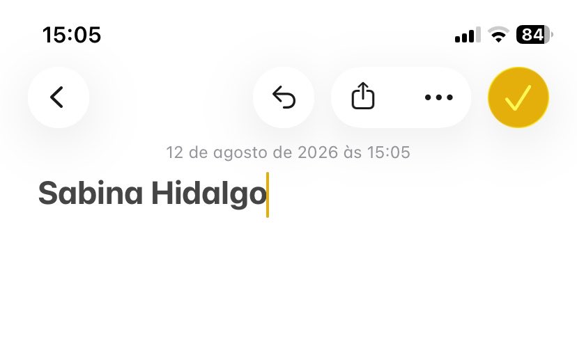 taofugaz's tweet photo. GENTE!!!!!!!!

acabei de conhecer a sabina na rua, mas ela tava com pressa e sem caneta entao ela me deu um autografo nas notas do meu celular to chorando 

te amo @sabina https://t.co/y87strPqzr