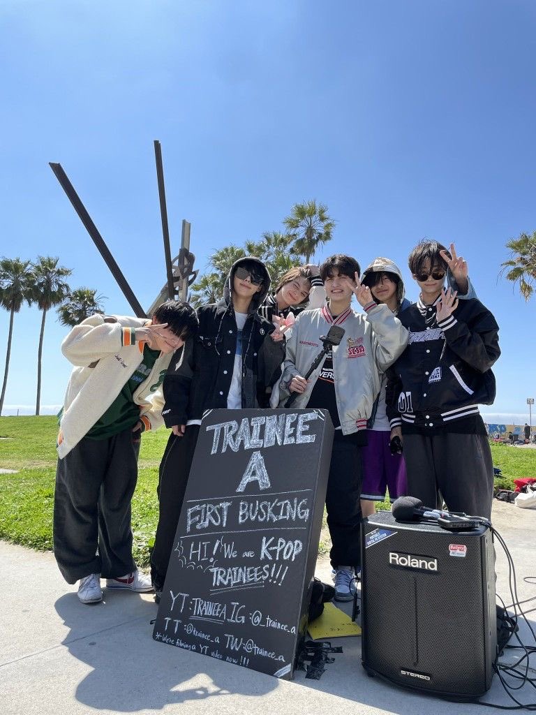 cleowver's tweet photo. Makdeg banget baca chat sangwon, tapi bangga juga karena after everything happened, kalian masih bareng2 dengan mimpi yang sama.

Pasti dikepala kamu keputer banyak banget memori ya, ntik? 🥺 https://t.co/HAcJ7styS1
