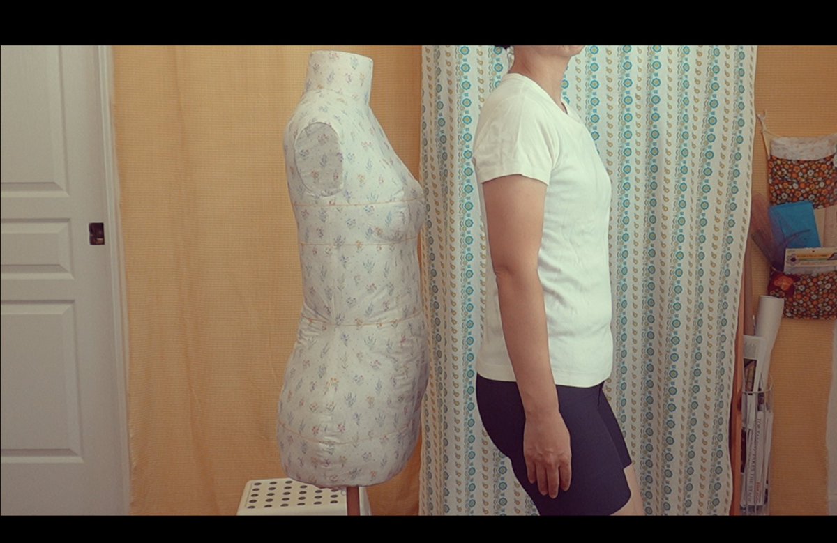 machiko_sewing's tweet photo. 自分と同じ体型の自作トルソー完成!
どうやって作るんだろう?
構想から一年以上経っていました!
無事に作り終えて感慨深いです。
詳細はYouTube 動画でもあげました。
noteにも補足情報や注意点など書きました。ぜひどなたかの参考になれば⭐︎
#diysressform
#bootstrapfashion https://t.co/r008TLfMuk