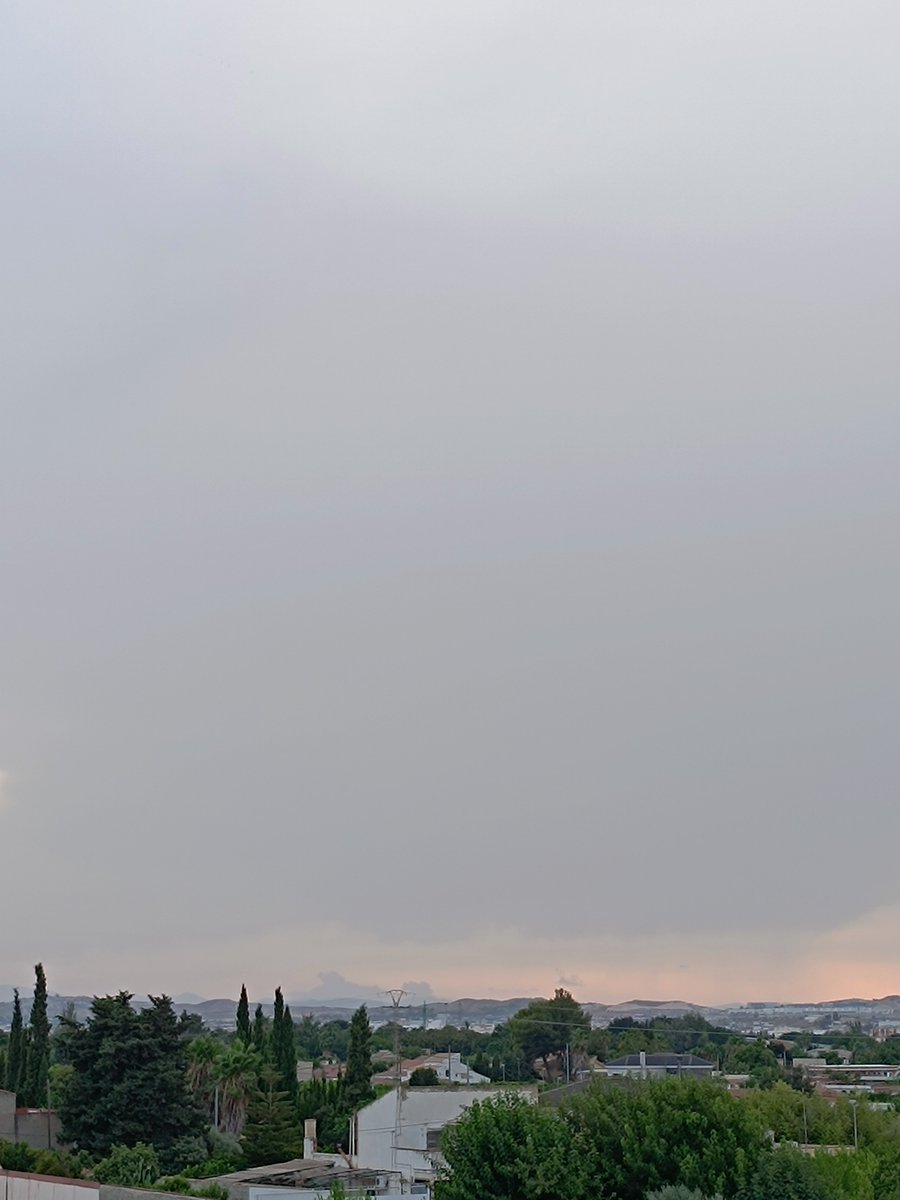 yitzak_ntes's tweet photo. Guapísimo el eclipse en Murcia... https://t.co/oZvbAisvgH