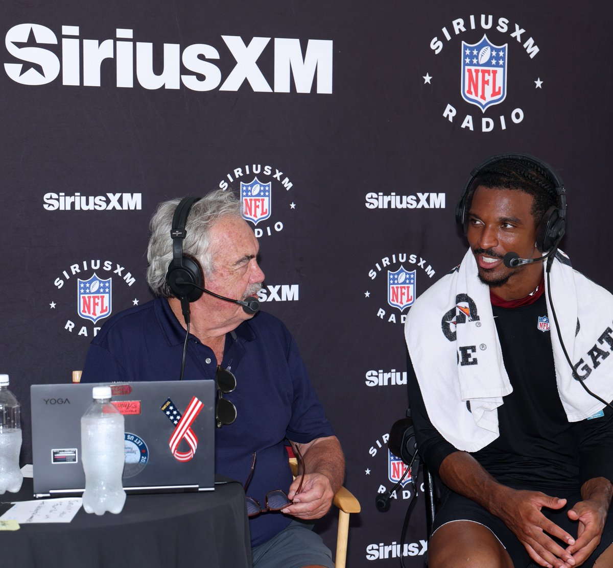 SiriusXMNFL's tweet photo. 🚨 PROGRAMMING ALERT 🚨

Catch this special @SiriusXM Front Row with the @Commanders from 5 until 7 PM ET!  You can hear this show anytime on the SiriusXM app 📱

📻 https://t.co/1S6vayal9l

#Commanders | #RaiseHail https://t.co/K32HFWfdFh