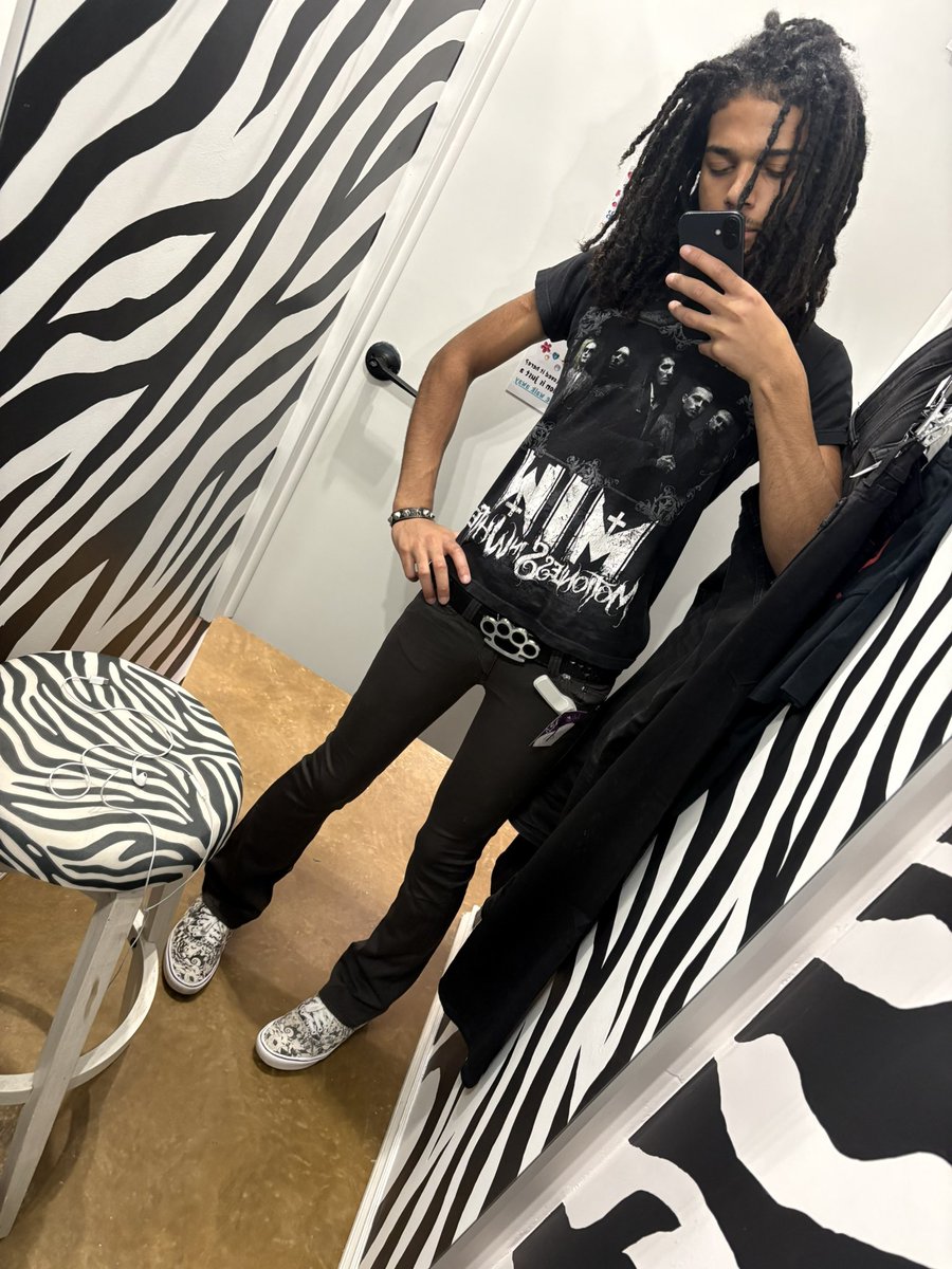 cntainmnt's tweet photo. size 26😳 https://t.co/sUhhcZDZZ1