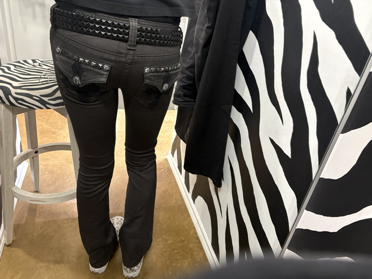 cntainmnt's tweet photo. size 26😳 https://t.co/sUhhcZDZZ1