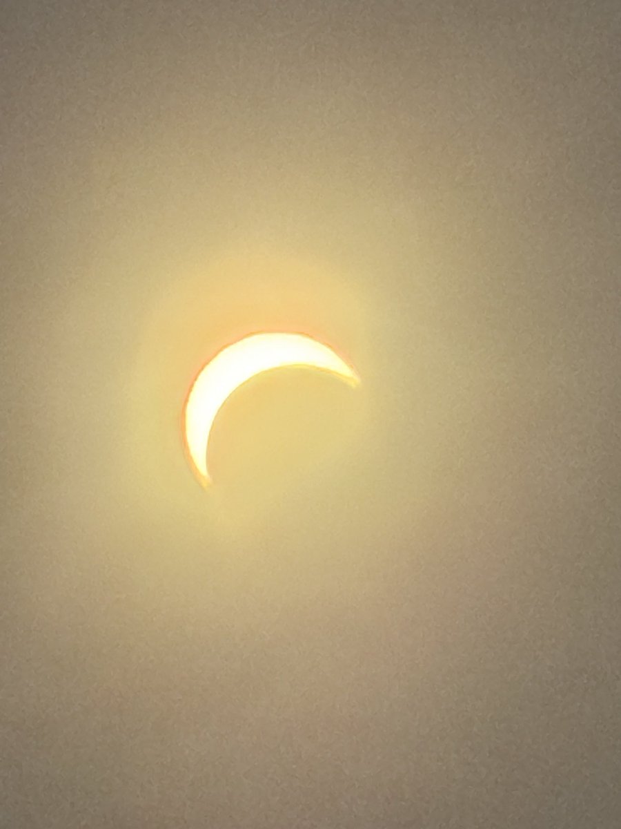 SezerSali07's tweet photo. The clearest view of the solar eclipse in Belgium. https://t.co/scdyTQNBBg