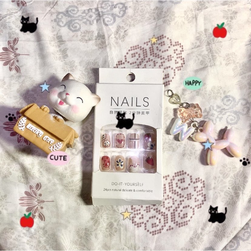 cinnam00nc2's tweet photo. free! fake nails 🌺⭐️🤗 https://t.co/wyXjPLzxtl