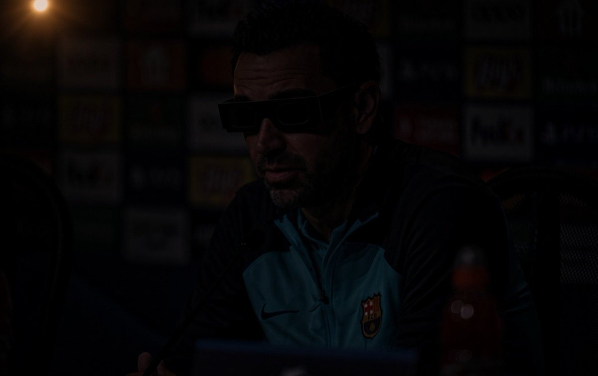 QueDiriaXavi's tweet photo. "Bé, ha arribat el moment clau de l'eclipsi no? Ha arribat el moment clau i estem preparats. Estem preparats". https://t.co/2GQ87w2hY7