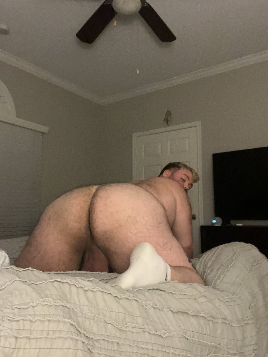 SoopaCoop's tweet photo. leg day always makes me wanna have my hole licked and played with https://t.co/QqRkvxJn3a