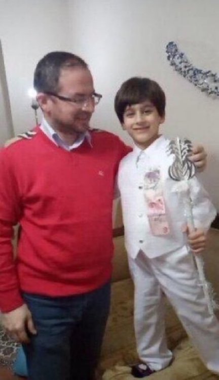 TutsakBebekler's tweet photo. İZMİR

İslam Kurtuldu devletin kurumunda çalışan bir öğretmendi. 20 Mayıs 2021'den beri cezaevinde. 

AİHM kararları İslam Kurtuldu'nun tutukluluk sebebinin 'hak ihlali' olduğunu teyit etmesine rağmen, Rana ve Yusuf Eymen babalarına 
kavuşamadılar.

@NamikTan

İbrahimHalilAl Yaşasın