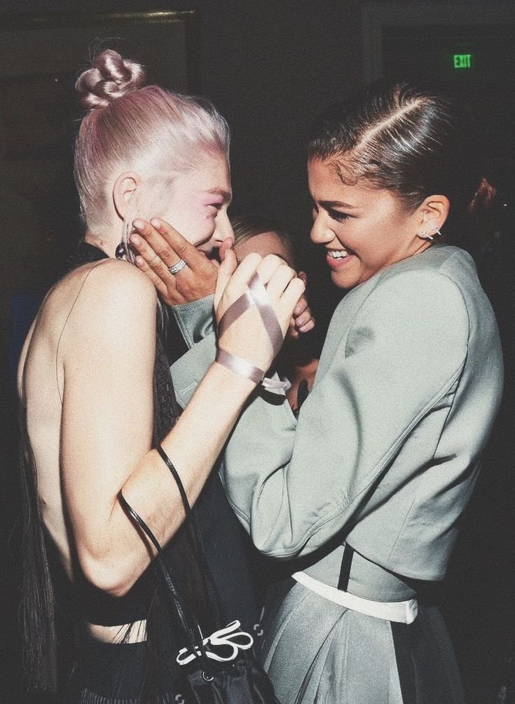 zenssdayaa's tweet photo. These soulmates https://t.co/T6LLZUN5pu