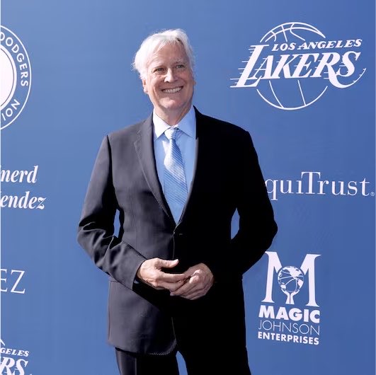 LegionHoops's tweet photo. Bloomberg is reporting that Mark Walter is seeking cash to pay off billions of dollars of loans as a result of an active FBI investigation.

This likely led him to sell the Lakers just a year after he purchased them.

So crazy. https://t.co/aIobFO7Sqo