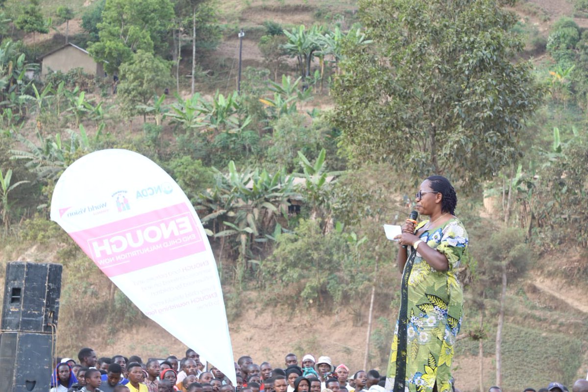 WVRwanda's tweet photo. Today, the community awareness campaign continued in @Bureradistrict, bringing communities together to promote optimal child feeding, hygiene, sanitation and positive parenting as we celebrate World Breastfeeding Week. 🤱🏽💙

#BreastfeedingWeek https://t.co/fzcCzC5VNo
