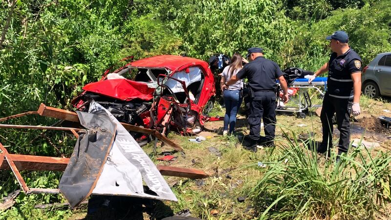 delpynews's tweet photo. ➡️"TE AMO, HERMANO MÍO, TE FALLÉ" | 😔

👉Nancy Jacquet, hermana de una de las víctimas, lamentó el sobreseimiento al empresario Eugenio Sanabria Vierci.

➡️La misma sostuvo que el acuerdo se llevó a cabo con la familia que tiene la custodia de su sobrina, afirmando que su familia jamás negociaría con la vida de sus muertos.

🗣️"Queda impune la muerte de mi familia, la vida no se negocia", escribió en su cuenta de X.