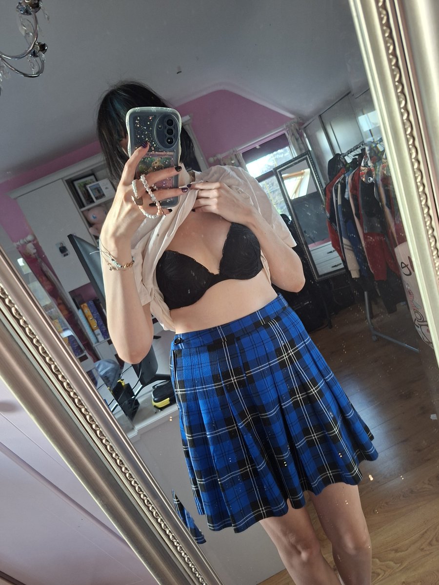 RacoonCatGirl's tweet photo. Felt cute for a min https://t.co/Lyq1KAAnPa