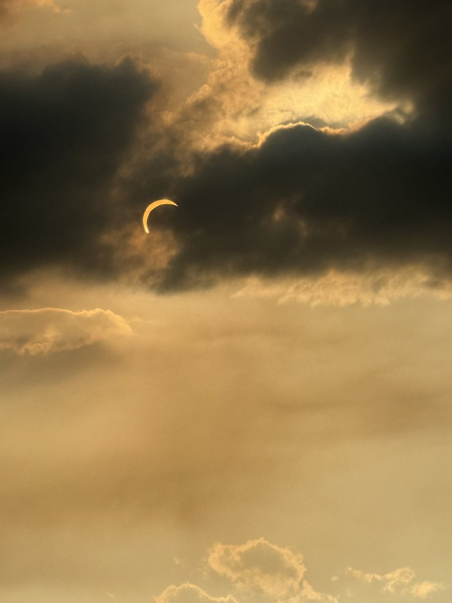 FcJunction's tweet photo. This evenings #eclipse photos https://t.co/qViL0vBQbf