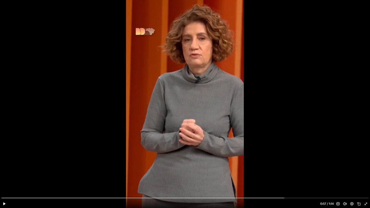 ProfessorBellei's tweet photo. Mírian Leitão, que há tempos trocou o jornalismo pela militância petista sem disfarces, dizem os maldosos, e eu, por conveniência, não discordo, sai agora com uma pérola digna de quem já perdeu o contato com a prosaica realidade dos supermercados. A global senhora, em tom de oráculo econômico, declara urbi et orbi que “os números nem sempre coincidem com a sensação. Às vezes você tem a sensação de preço alto, sensação de carestia, mesmo quando os índices estão mostrando queda… então a sensação continua sendo de desconforto.”

Antes que o riso histérico tome conta do leitor sensato, convém notar que já não estamos diante da mera militância disfarçada de análise. É algo mais grave, quase patético: o significado que essa senhora atribui à palavra “sensação” revela alguém que, muito provavelmente, há muito desertou do mundo real. Ora, como já nos ensinava Zubiri, a sensibilidade não é um estado psicológico privado, uma névoa subjetiva que se dissipa diante de uma planilha do IBGE. O homem concreto apreende a realidade de modo senciente-inteligente: sente o que se impõe como real e, ao mesmo tempo, o inteligere como sendo de determinada maneira. A sensação não paira sobre os fatos como uma névoa; é o primeiro modo pelo qual os fatos se apresentam à inteligência.

Assim, quando o cidadão comum entra no mercado com cem reais e sai com a sacola mais magra do que ontem, isso não é “sensação de preço alto”. É a experiência brutal da perda do poder de compra. A sensação não esgota a realidade econômica, é certo; mas tampouco pode ser tratada como uma ilusão psicológica que os índices oficiais autorizam a desprezar com um sorrisinho de superioridade.

A carestia sentida não é aparência que se opõe à realidade dos preços. É o modo concreto pelo qual a diminuição do poder aquisitivo se atualiza na vida de quem precisa comprar arroz, pagar aluguel e fazer o salário chegar até o fim do mês. O índice mede a variação; não substitui a realidade vivida. Uma inflação menor significa apenas que os preços sobem mais devagar e não que tenham voltado ao patamar anterior, nem que tenham deixado de sangrar o orçamento. Se o produto saltou de dez para quinze reais e depois “subiu apenas 2%”, continua custando quinze.

A desaceleração não apaga a inflação acumulada. Matemática elementar, Dona Mírian.

Como economista, a senhora deveria saber disso. Se não sabe, ou nunca foi economista de verdade, ou já habita um plano ontológico distinto do dos mortais que fazem compras, ou abandonou deliberadamente a função de conhecer para transformar-se em mecanismo de encobrimento. Em qualquer dos casos, o problema não é político nem econômico: é epistemológico e, sobretudo, moral. Confunde uma medida parcial com a realidade inteira e, com elegância de quem nunca enfrentou uma fila de caixa, reduz a experiência de milhões a algo quase imaginário, desrespeitando a concretude do outro. Coisa que Dona Mírian, evidentemente, dispensa.

Enfim, manipular estatísticas como sugere sua fala é tentar substituir a realidade por uma construção discursiva conveniente. Se o IBGE, como suspeitam muitos, imitar o papel que essa “economista” desempenha no jornalismo, teremos a dupla perfeita para fabricar um mundo inteiramente fictício, onde os números servem apenas para desmentir o que a população sente na pele.

Resta saber se ainda existe alguém disposto a engolir essa lorota circense apresentada com cara de ciência. Como sou pessimista, suspeito que sim e, infelizmente, não poucos.