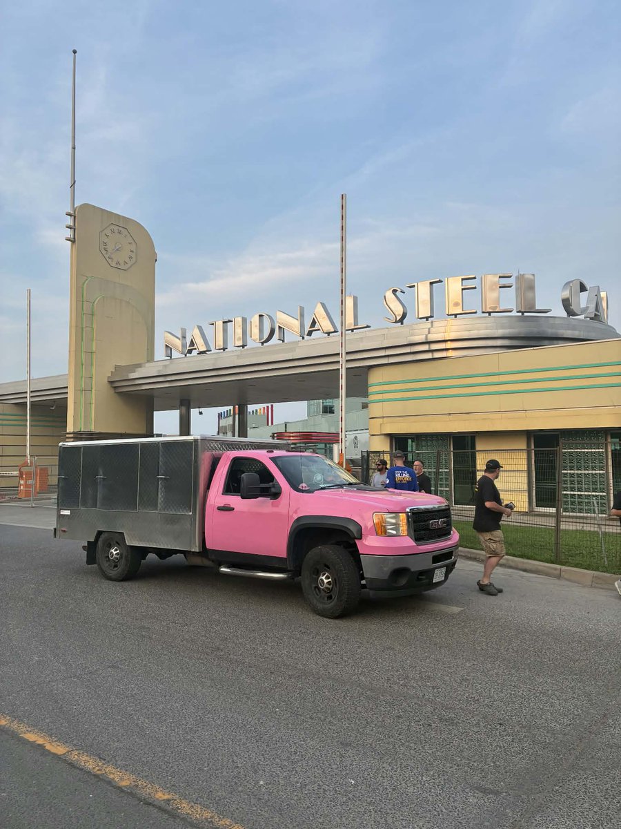 uswdistrict6's tweet photo. ✊USW Local 7135 members at National Steel Car are standing strong on the picket line!
A big thank you to Iron Rose Coffee for coming out to support our members. ☕️💛💙
Solidarity makes us stronger. We stand with Local 7135!
#USW #USW7135 #StrongerTogether https://t.co/h6W0cV69mD