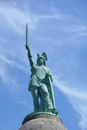 blablachars's tweet photo. BLABLACHARS : ARMINIUS, VAINQUEUR DES LEGIONS ROMAINES ET MEGA C... https://t.co/pUULNuT6i6 https://t.co/OlncATDybl