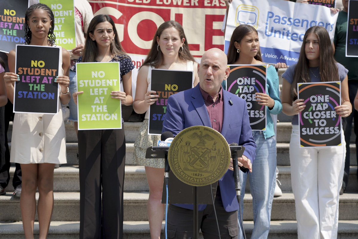 HarveyforNY's tweet photo. I was so proud to stand with our Youth Council, and education and transit advocates to announce the release of our report to revamp the student OMNY card system. https://t.co/kDHvDHCbVc