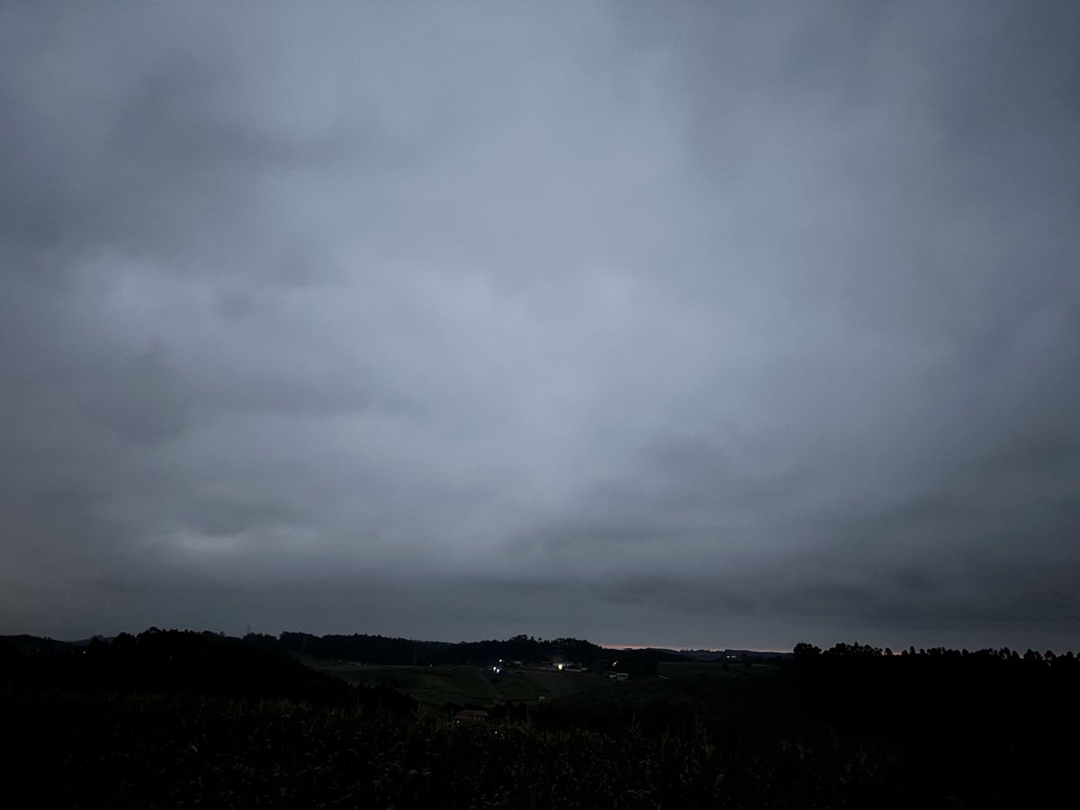 MorenoG_Agustin's tweet photo. 20:26 h, Espectacular: no se ha visto nada

Solo la oscuridad y, cuando ha pasado, los gallos cantando https://t.co/TK4FYAy93r