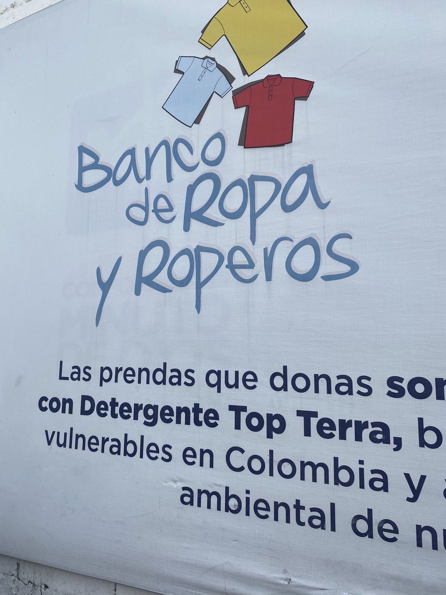 OnePersonHere1's tweet photo. Ayudar es gratis 🇨🇴🫶
Hoy ha llegado muchísima gente al banco de ropa del Minuto de Dios. Hay fila inclusive para ser voluntario.
#MinutodeDios #BancodeRopa #Voluntariado https://t.co/oU09hiBWeQ