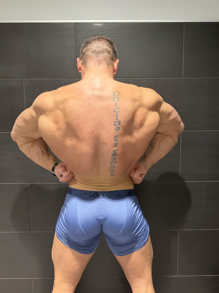 Gymbo2mfk's tweet photo. Periwinkle pump with a side of extra veins https://t.co/pmDTQAIZqd