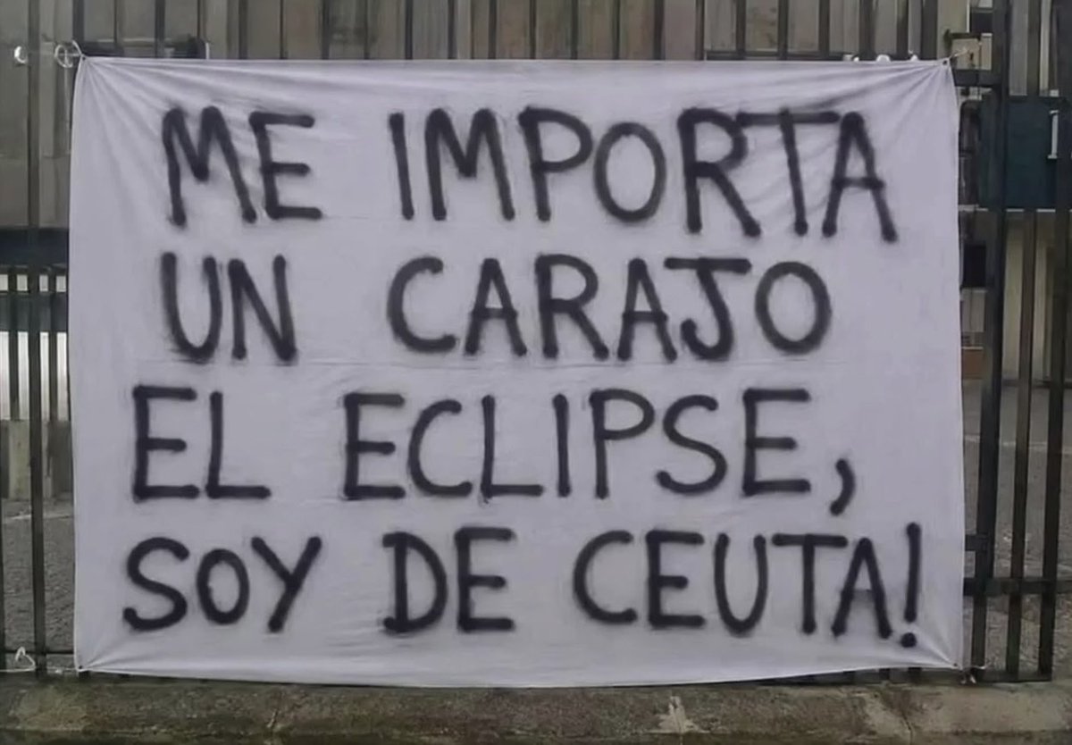 CalianiCeuta's tweet photo. Me importa una 💩 el eclipse https://t.co/fk0XAYIuoF