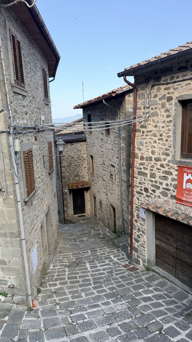 PilloleRoma's tweet photo. #Raggiolo
Uno dei borghi più belli d'Italia
#Casentino https://t.co/Idq1LIxZof
