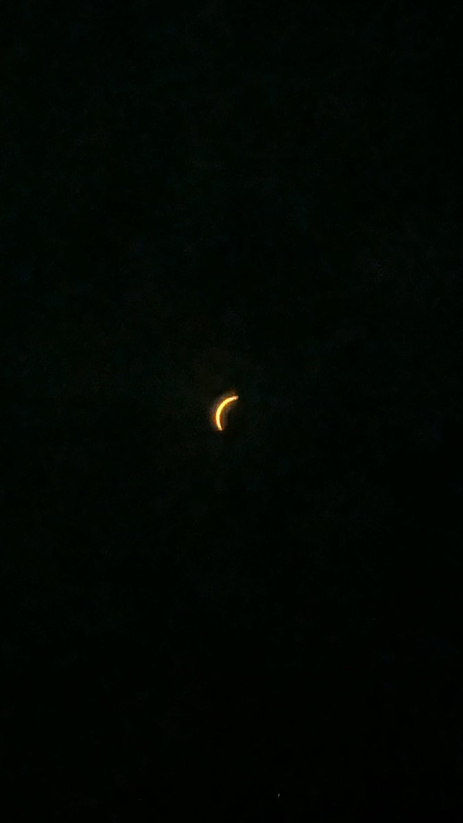 ArawnEcho's tweet photo. Eclipse!!!🌑🌙☀️ https://t.co/xWRe7uAWrC