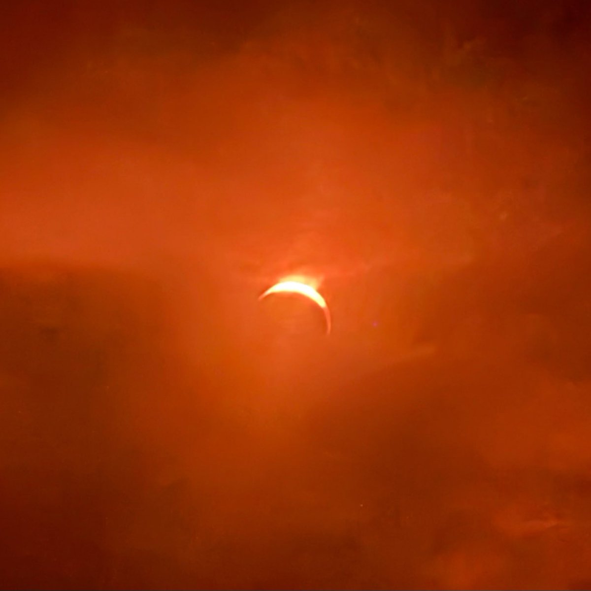 Staceoir's tweet photo. How the #eclipse looked tonight in the North West of the UK! Just amazing to see. 🌙 https://t.co/fwq0dSHufS