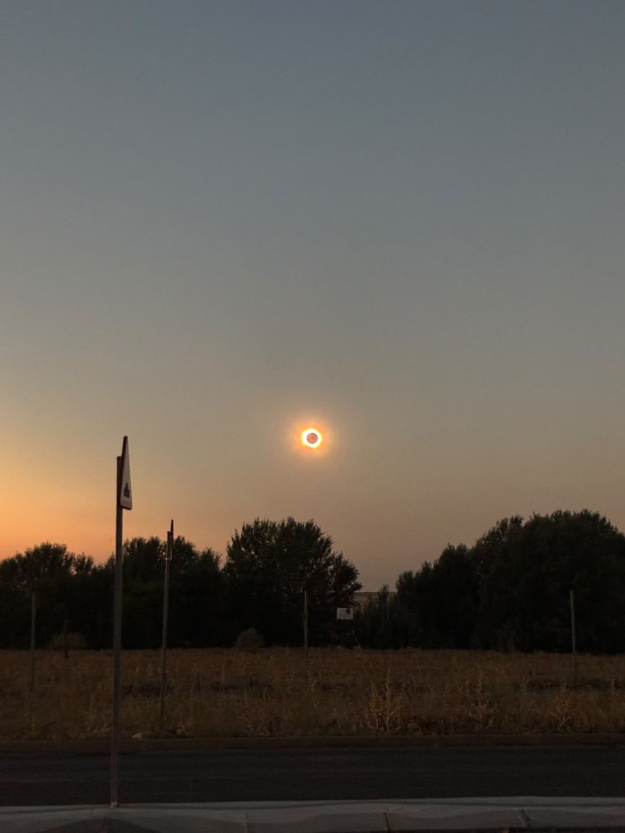 Liuzer_404's tweet photo. #eclipse https://t.co/Vl9fHg3M4a