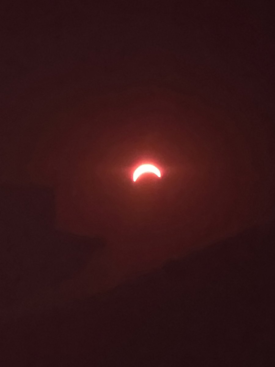 LillieR04's tweet photo. #eclipse https://t.co/2fQWIdavTR