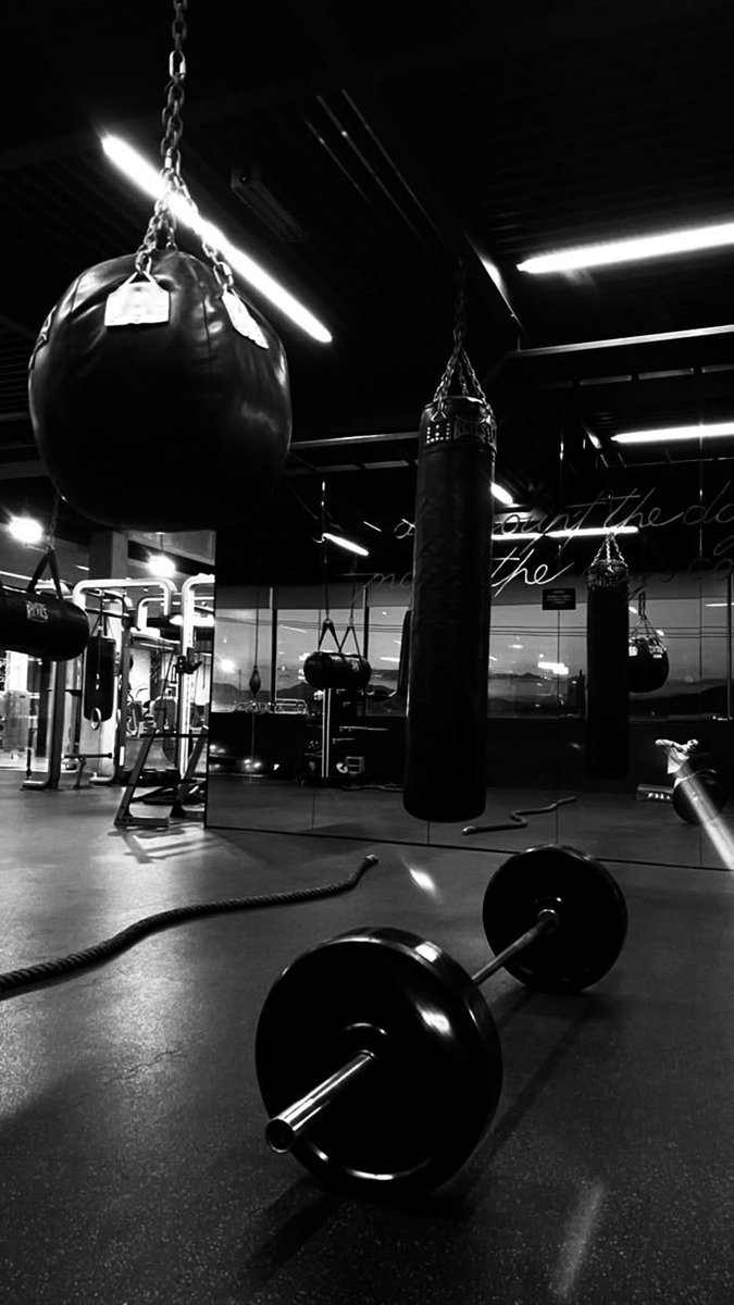 Prime_Asthetic's tweet photo. A man's lifestyle is built in private — what he wears, what he values, and how he trains. https://t.co/XYRAyn72pb