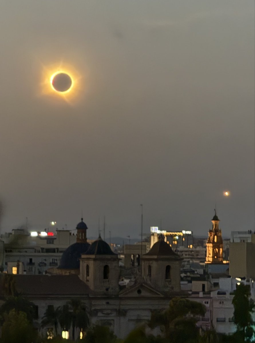markshavin's tweet photo. The Total Eclipse taken from a balcony in Valencia, Spain, at 8:32 p.m. (8/12/2026) #Eclipse https://t.co/aFomvUbfCs
