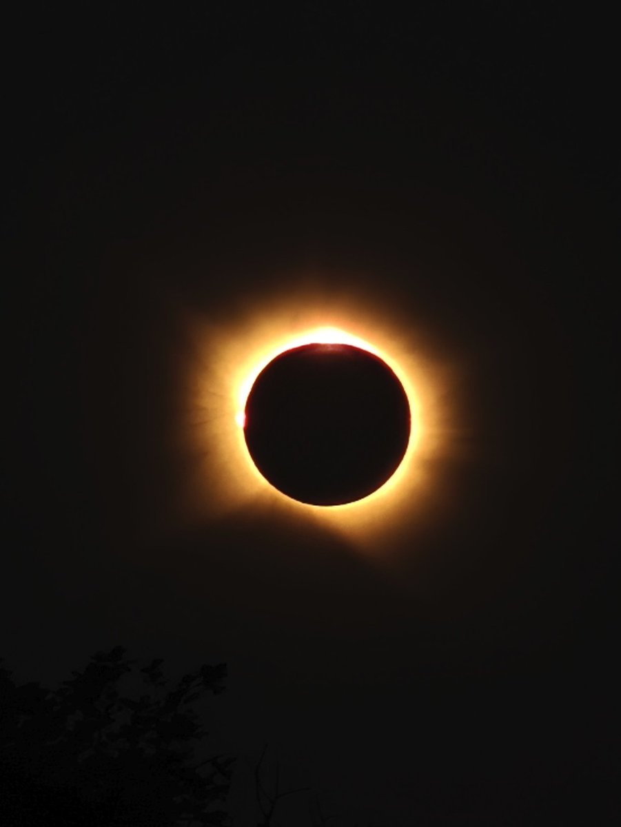 zigoraldama's tweet photo. Hay que reconocer que ha sido espectacular.
#eclipse https://t.co/T8pHxOFOdF