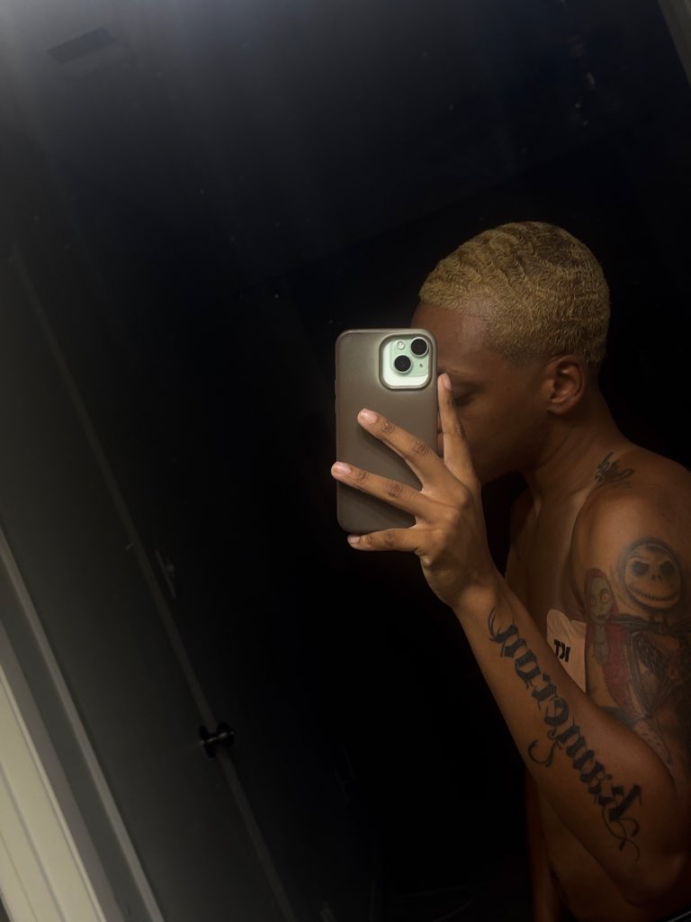 Kasanovaaa_'s tweet photo. 8/14 slowly loading &amp; im feelin it ♌️🏳️‍⚧️ https://t.co/iThCF5ewFC