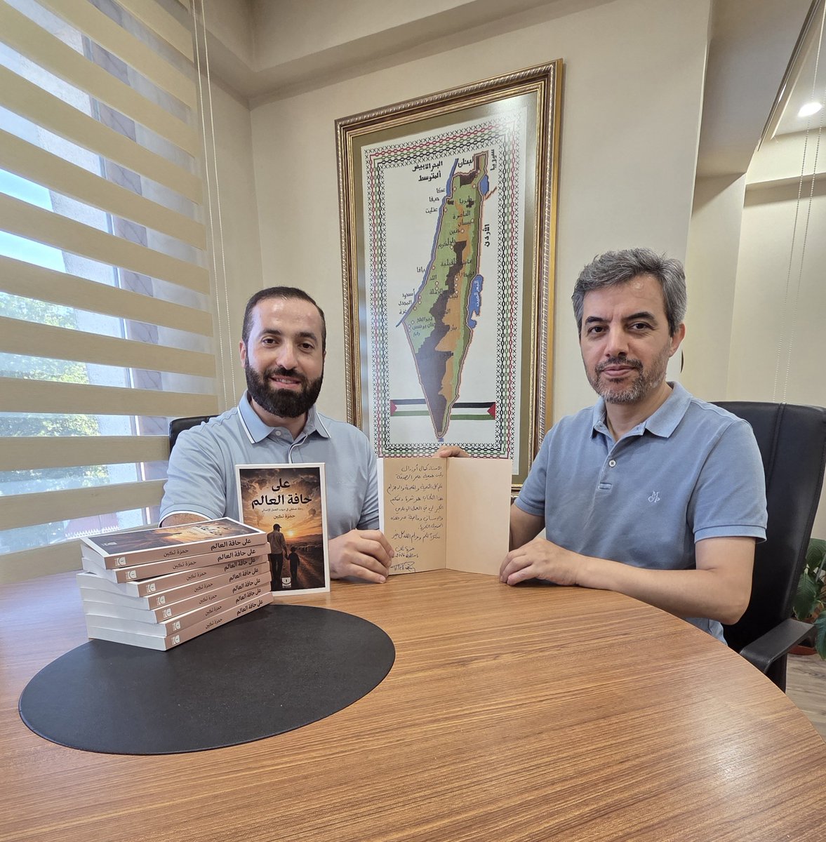kemal_ozdal's tweet photo. Değerli kardeşim Hamza Tekin ile savaşlar, doğal afetler ve sömürgecilik başta olmak üzere birçok sebepten dolayı yoksulluk çeken zorlu bölgelerde İnsani Yardım çalışmaları için @sadakatasi adına çalışmalara katıldık.
Bu bölgelerde bulunduğu sürelerde, yaşadığı ve tanık olduğu hatıraları @Hamza_tekin2023 " Dünyanın Ucunda " adlı kitapta yayımladı.
SDK yayınlarından çıkan kitabın ilkini imzalayarak şahsımıza hediye hediye etti.
Bu vesileyle kitabın hayırlı ve okurun bol olmasını temenni ediyorum.

[ Kitap ilk etapta Arapça olarak yayımlandı Yakında Türkçe ve İngilizce olarak yayımlanacak. ]