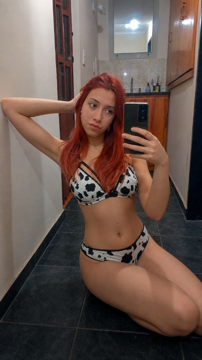 Hazel_Foxy_x's tweet photo. ¿Puedo escribirte por mensaje privado? ¡Estoy tan aburrido que ni te cuento!!! https://t.co/pYMa5G6bS4