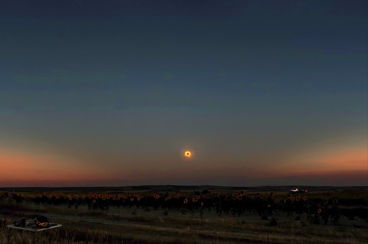 AstronomiaRivas's tweet photo. Estoy temblando.. sigo en shock
#eclipse https://t.co/UxDLGHROOu