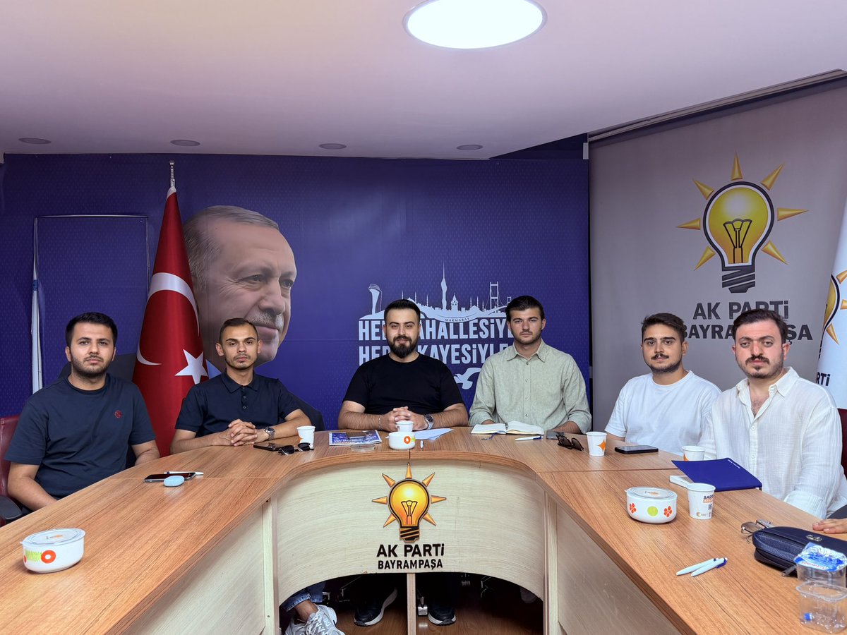 akgncbayrampasa's tweet photo. Haftalık Olağan Yönetim Kurulu Toplantımızı, İlçe Gençlik Kolları Başkanımız @altnbyfrht başkanlığında, teşkilat mensuplarımızın katılımları ve İl Yönetim Kurulu Üyemiz @BlgeBahadr’ın kıymetli katkılarıyla gerçekleştirdik.

Teşkilat çalışmalarımızın değerlendirildiği, istişare ve planlamaların yapıldığı toplantımızın; teşkilatımız ve Bayrampaşa gençliğimiz adına hayırlara vesile olmasını temenni ediyoruz.

📍 AK Parti Bayrampaşa İlçe Başkanlığı