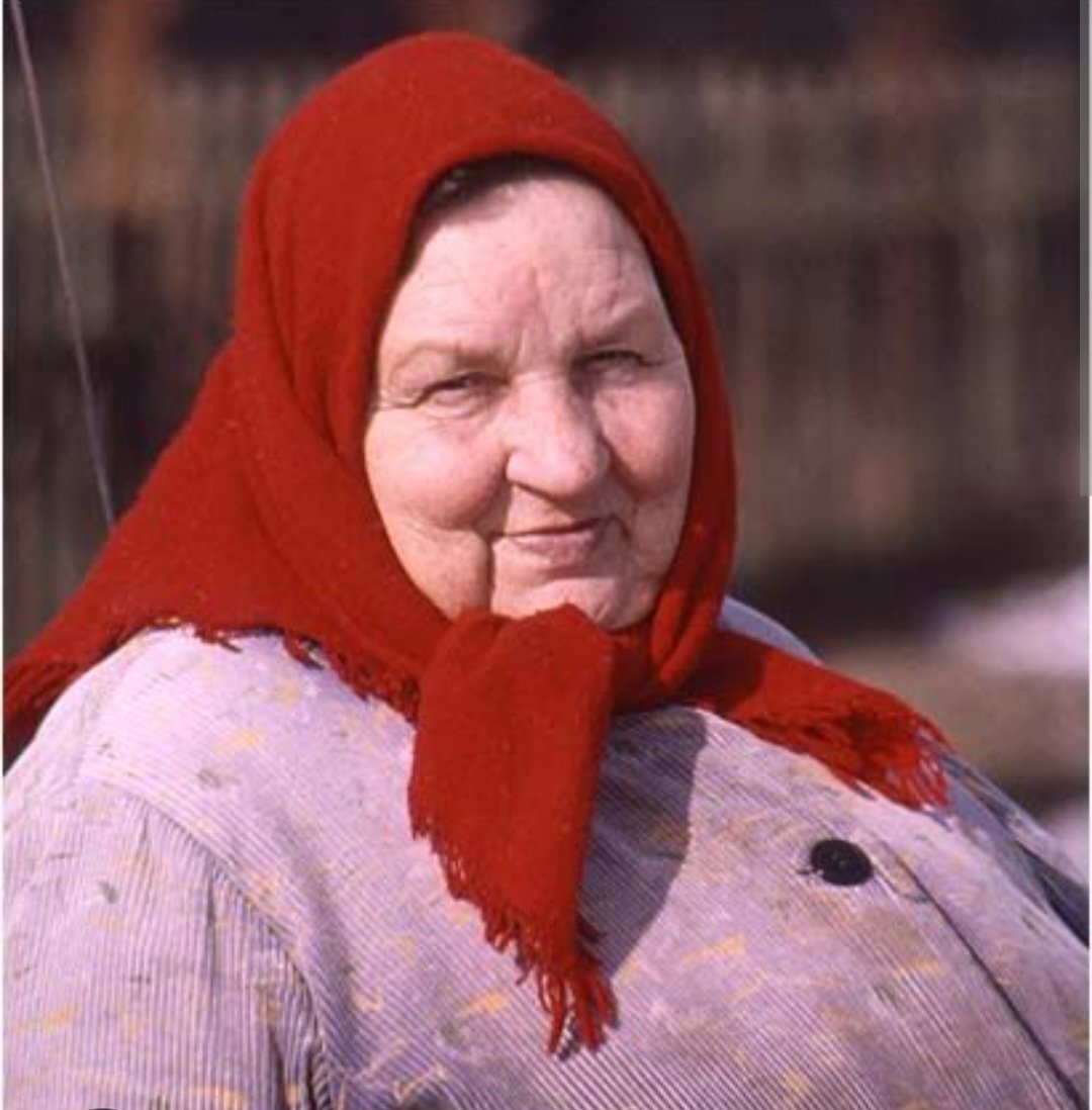 mil50944's tweet photo. Баба ти која преживеала 2 светски војни, се омажила на 16 и работела по 12 саати на нива, го трпела дедо ти пијаница и била 100% посветена на 9те деца родени у штала кои изучиле за доктори, професори и инженери, те слуша како квичиш оти некој мал мочко си игра топло ладно со тебе https://t.co/mtJgtzBwvC